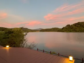 Lakefront villa with sauna, spa and deck by beach. - Image 2