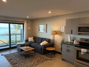 Sunrise Oceanfront Suite in The Comox Valley - Image 2