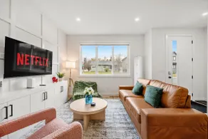 BEST Stylish 3BR | WFH Space | 7 mins to DT - Image 3