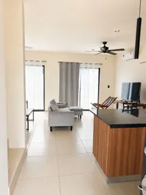 Private House/Comfort/12 min from the Airport. - Image 4
