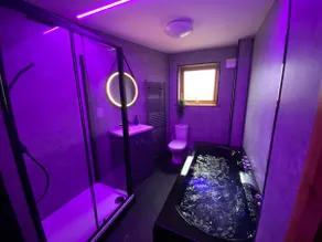Boutique Spa apartment with Balcony & River Views - Image 2