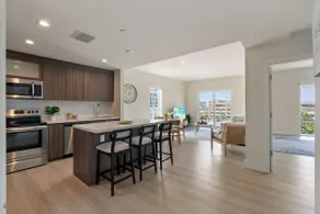 Cozy 2 bedroom, Free Parking and High Speed Wifi - Image 4