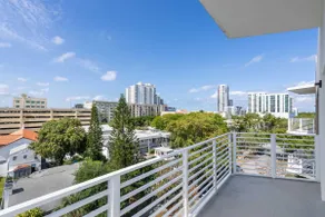Cozy 2 bedroom, Free Parking and High Speed Wifi - Image 3