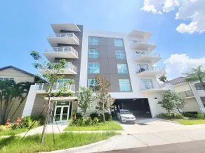 Cozy 2 bedroom, Free Parking and High Speed Wifi - Image 5
