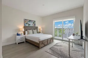 Cozy 2 bedroom, Free Parking and High Speed Wifi - Image 2