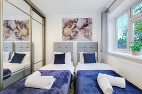 Isher 3 Bedroom, 2-Bathroom House with Parking - Image 5