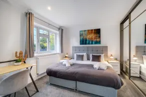 Isher 3 Bedroom, 2-Bathroom House with Parking - Image 4
