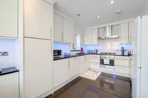 Isher 3 Bedroom, 2-Bathroom House with Parking - Image 2