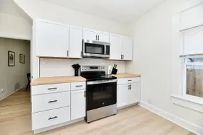 Pet-Friendly 3 BR, Fenced Yard, Off-Street Parking - Image 5