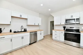 Pet-Friendly 3 BR, Fenced Yard, Off-Street Parking - Image 4