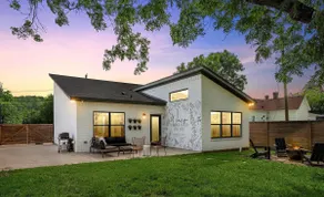 Designer Home Minutes to Baylor and Magnolia - Image 5