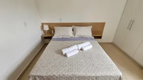 Escape the studios! Large bedroom and living room with air conditioning and parking space - Image 3