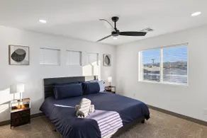Stylish & Relaxing Oasis: 8 Min to Airport -Garage - Image 4