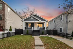 Guest Suite Near Metro w/EV Parking, Sleeps 6 - Image 2