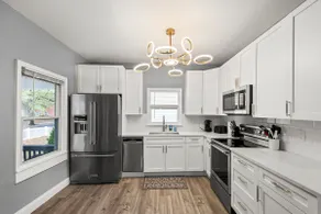 Home near RFK w/Private Suite & driveway sleeps 16 - Image 4