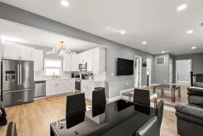 Home near RFK w/Private Suite & driveway sleeps 16 - Image 3