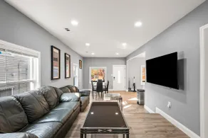 Home near RFK w/Private Suite & driveway sleeps 16 - Image 2