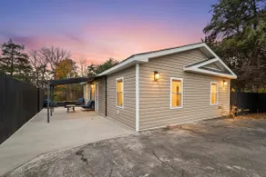Modern Carriage Home:Near Dulles Airport sleeps 6 - Image 4