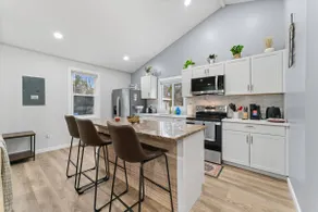 Modern Carriage Home:Near Dulles Airport sleeps 6 - Image 2