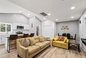 Modern Carriage Home:Near Dulles Airport sleeps 6 - Image 5