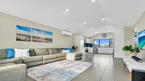 Seaside Royale – large family home - Image 2