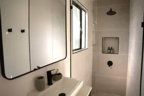 The Sanctuary - Stylish Krantzkloof Retreat - Image 4