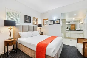 Elegant Riverview 2BR on Hastings St - Image 4
