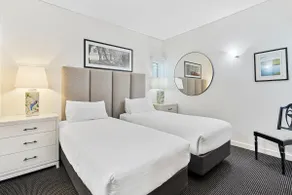 Elegant Riverview 2BR on Hastings St - Image 5