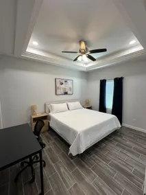 Charming 3BR APT | Great Location | Fast WIFI - Image 5