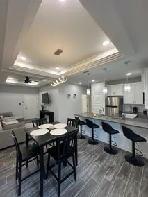 Charming 3BR APT | Great Location | Fast WIFI - Image 4