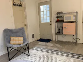 Private studio in safe quiet neighborhood - Image 5