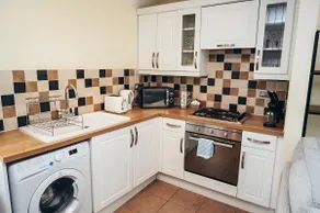 Large Apartments next to East Midlands Airport with Free Gated Parking! - Image 3