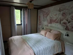Romantic chalet with private hot tub in the forest - Image 2