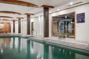 Stylish Sydney Sanctum w/ Parking, Pool & Sauna - Image 3