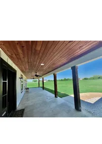 Bright & Cozy Retreat - Image 4