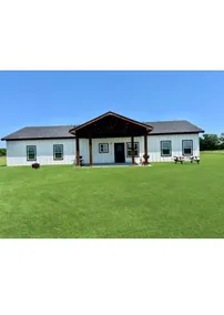 Bright & Cozy Retreat - Image 5
