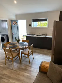 Tranquil 2 bedroom sleepover on Premier St - Image 2