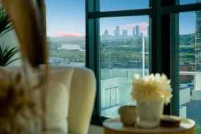 Bouclé Haven Two Bedroom Apartment with Sunset Skyline Views and Parking - Image 2