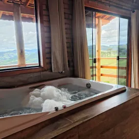 Tico-Tico Chalet, high on the mountain with bathtub - Image 2