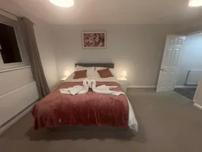 Large 4 bedroom Family let, Contractor, Corporate - Image 5