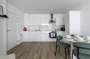 Modern Canal-Side Apartment in Milton Keynes - Image 2