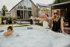 Waterfront Luxury Lodge in Szigetköz - with Jacuzzi - Image 2