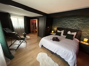 Black Diamond Suite with Spa/Sauna/Parking/Netflix - Image 3