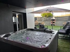 Black Diamond Suite with Spa/Sauna/Parking/Netflix - Image 2