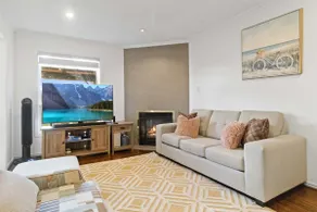 Unwind in Bolton~Bright, Clean & Peaceful 4BR Stay - Image 2