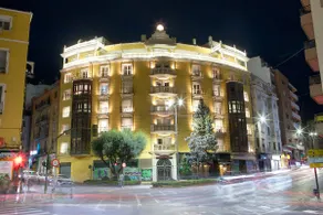 Hurtado de Mendoza, Studio 204 - Image 3