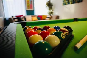 Fab City centre 4bed group apt/pool table. Sleep11 - Image 5