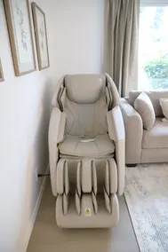 Cozy spa getaway w/sauna, hot tub &massage chair - Image 3