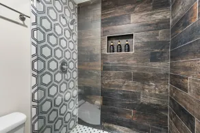 1/1 Condo with gated garage parking - Image 4
