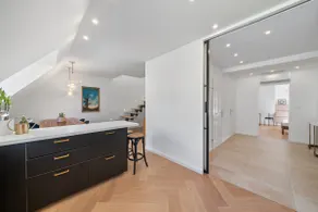 Penthouse with balcony | 3 min to central station & U1 - Image 5